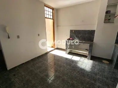 Casa com 2 Quartos para alugar, 50m² no Centro, Uberlândia