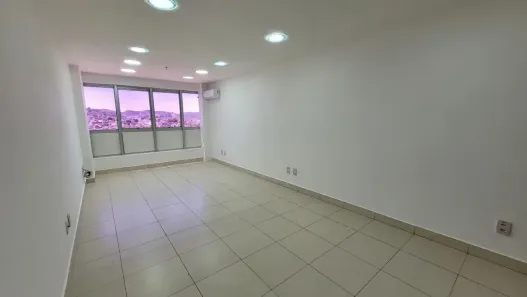 Sala Comercial com 9 Quartos à venda, 28m² no Cachambi, Rio de Janeiro