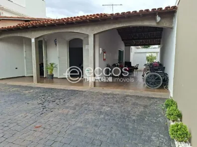 Casa com 8 Quartos à venda, 314m² no Osvaldo Rezende, Uberlândia