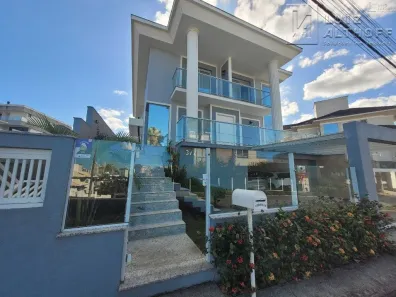 Sobrado com 4 Quartos à venda, 309m² no Pedra Branca, Palhoça