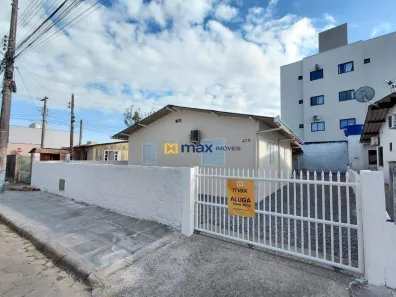 Casa com 3 Quartos para alugar, 66m² no Centro, Navegantes