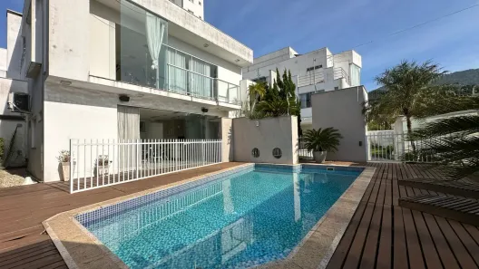 Sobrado com 3 Quartos à venda, 181m² no Fazendinha, Itajaí