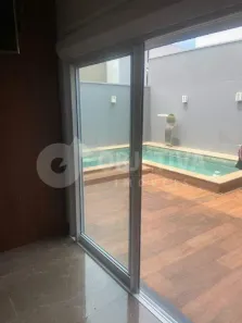Casa de Condomínio com 3 Quartos à venda, 210m² no Novo Mundo, Uberlândia