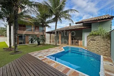 Casa com 6 Quartos à venda, 331m² no Estância Balneária Maria Helena Novaes, Peruíbe