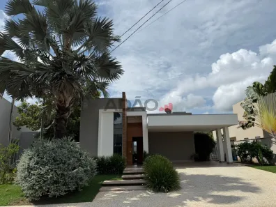 Casa de Condomínio com 3 Quartos à venda, 240m² no Loteamento Caribe, Palmas