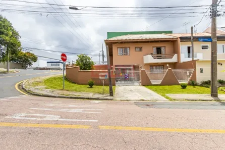 Sobrado com 3 Quartos à venda, 132m² no Uberaba, Curitiba