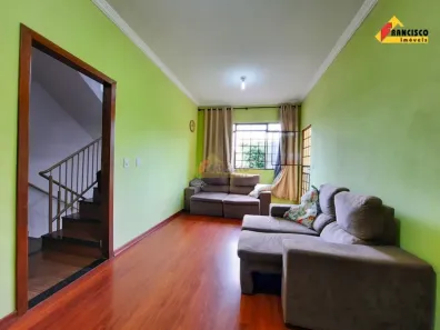 Casa com 5 Quartos à venda, 188m² no Alvorada, Divinópolis