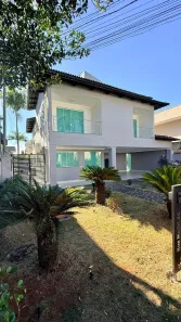Casa de Condomínio com 4 Quartos para alugar, 10m² no Jardins Madri, Goiânia