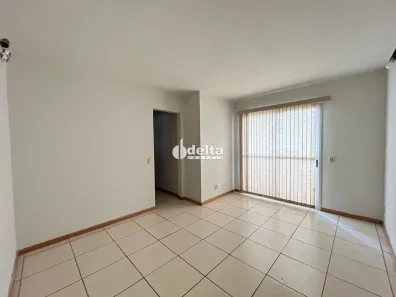 Apartamento com 3 Quartos para alugar, 70m² no Presidente Roosevelt, Uberlândia
