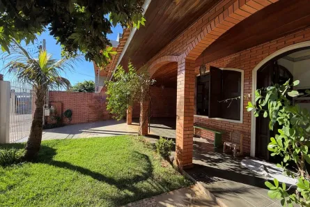 Casa com 4 Quartos à venda, 301m² no Centro, Cascavel