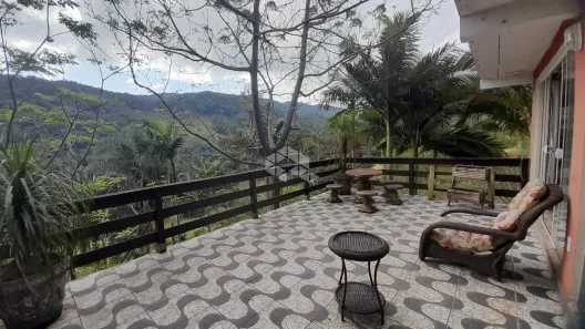 Fazenda/Sítio com 3 Quartos à venda, 200m² no Centro, Antônio Carlos