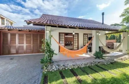 Casa com 4 Quartos para alugar, 250m² no Jurerê Internacional, Florianópolis