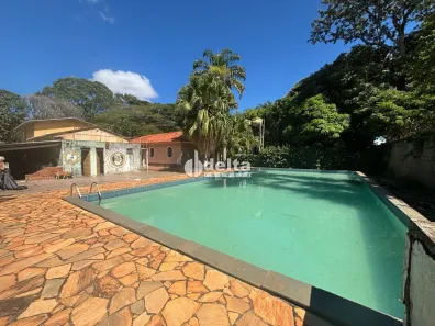Fazenda/Sítio com 6 Quartos à venda, 650m² no Mansões Aeroporto, Uberlândia