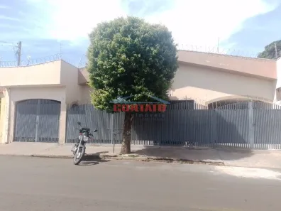 Casa com 3 Quartos para alugar, 220m² no Jardim Mercedes, São Carlos