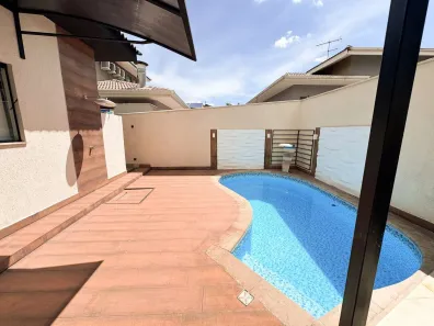 Casa de Condomínio com 3 Quartos à venda, 400m² no Jardins Madri, Goiânia