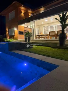Casa de Condomínio com 4 Quartos para alugar, 340m² no Vila Nova, Porto Alegre