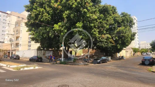 Lote/Terreno à venda, 360m² no Segismundo Pereira, Uberlândia