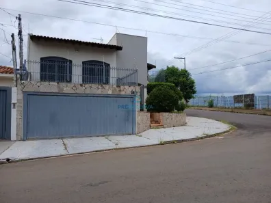 Casa com 3 Quartos para alugar, 190m² no Jardim Panorama, Bauru