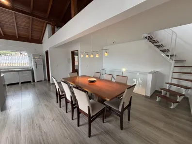 Casa com 4 Quartos à venda, 227m² no Sambaqui, Florianópolis