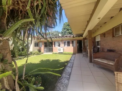 Casa com 4 Quartos à venda, 400m² no Camobi, Santa Maria