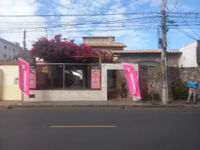 Casa com 3 Quartos à venda, 230m² no Santa Mônica, Uberlândia