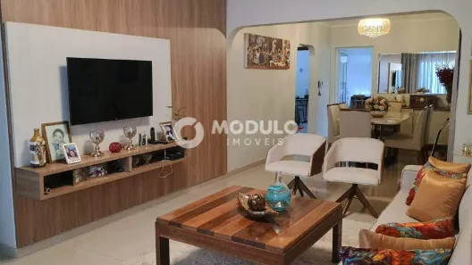 Casa com 5 Quartos à venda, 300m² no Cidade Jardim, Uberlândia