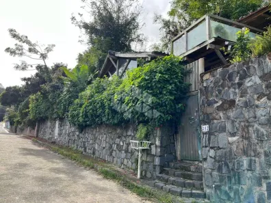 Casa com 2 Quartos para alugar, 135m² no Sambaqui, Florianópolis