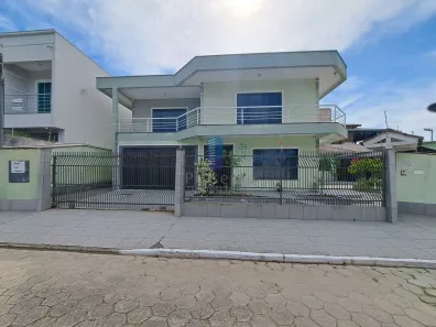 Casa com 3 Quartos para alugar, 435m² no Dom Bosco, Itajaí