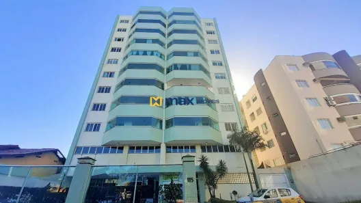 Apartamento com 3 Quartos para alugar, 135m² no Centro, Navegantes