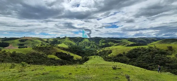 à venda, 1m² no , Cunha