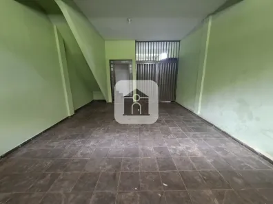 Sobrado com 3 Quartos para alugar, 85m² no Jardim das Palmeiras, Uberlândia