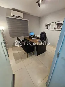 Prédio Comercial para alugar, 282m² no Santa Mônica, Uberlândia