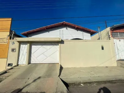 Casa com 4 Quartos para alugar, 180m² no Saci, Teresina