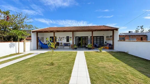 Casa com 3 Quartos à venda, 190m² no Barra do Saí, Itapoá