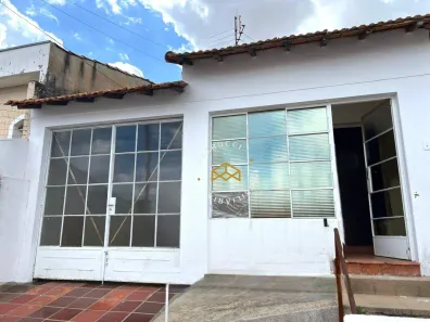 Casa com 2 Quartos para alugar, 134m² no Vila Marieta, Campinas