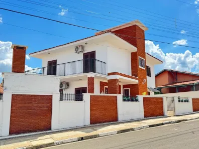 Casa com 3 Quartos à venda, 212m² no Centro, Águas de São Pedro