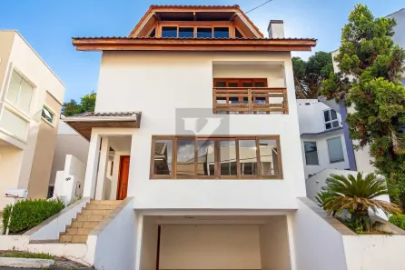 Sobrado com 3 Quartos à venda, 353m² no Orleans, Curitiba