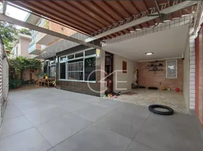 Sobrado com 4 Quartos à venda, 210m² no Ponta da Praia, Santos