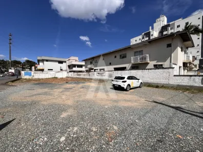 Lote/Terreno para alugar, 690m² no Iririú, Joinville