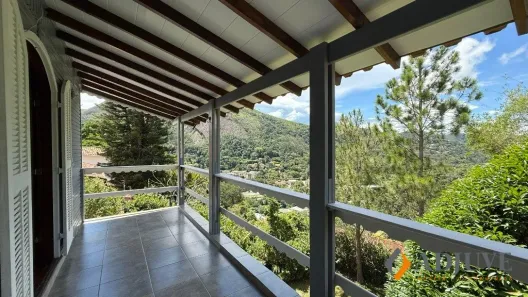 Casa de Condomínio com 4 Quartos à venda, 240m² no Itaipava, Petrópolis