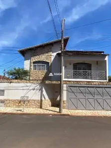 Casa com 3 Quartos à venda, 242m² no Cidade Jardim, Uberaba