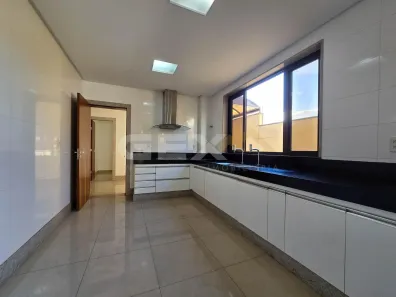 Apartamento com 4 Quartos à venda, 183m² no Centro, Divinópolis