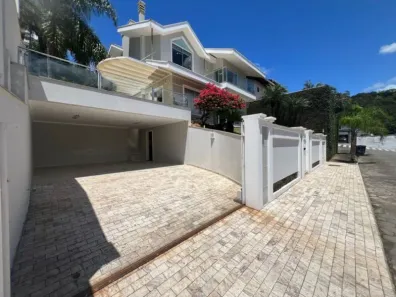 Casa com 3 Quartos à venda, 380m² no Centro, Gaspar
