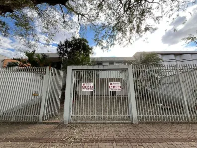 com 3 Quartos para alugar, 186m² no Zona 04, Maringá