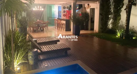 Sobrado com 4 Quartos à venda, 300m² no Jardim Karaíba, Uberlândia