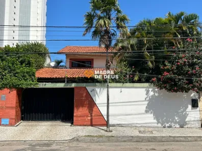 Casa com 4 Quartos à venda, 300m² no Cocó, Fortaleza