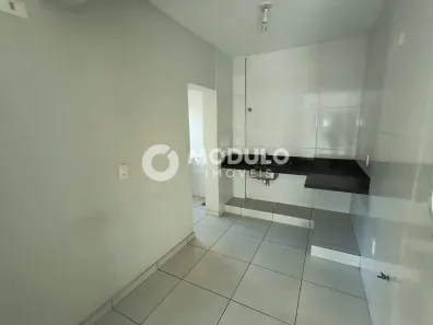 Apartamento com 2 Quartos para alugar, 70m² no Dona Zulmira, Uberlândia