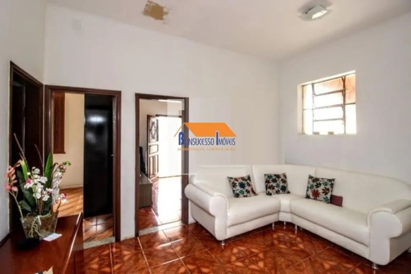 Casa com 4 quartos — Caiçaras, Belo Horizonte