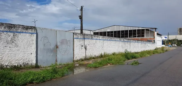 Lote/Terreno à venda, 2700m² no Edson Queiroz, Fortaleza