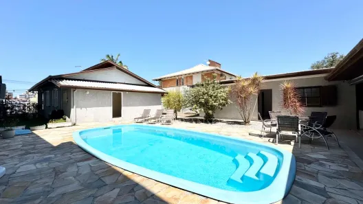 Casa com 6 Quartos para alugar, 300m² no Centro, Guaratuba
